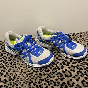 Nike Revolution 2 sneakers